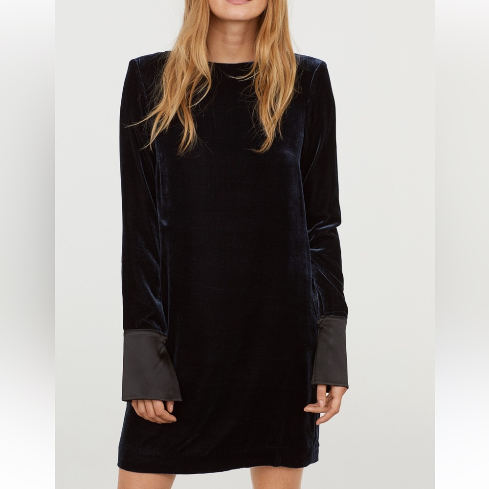 H&M Navy Velvet Long Sleeve Dress